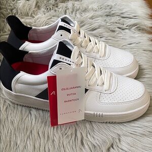 Redvanly Men's White and Black Athletic Shoes